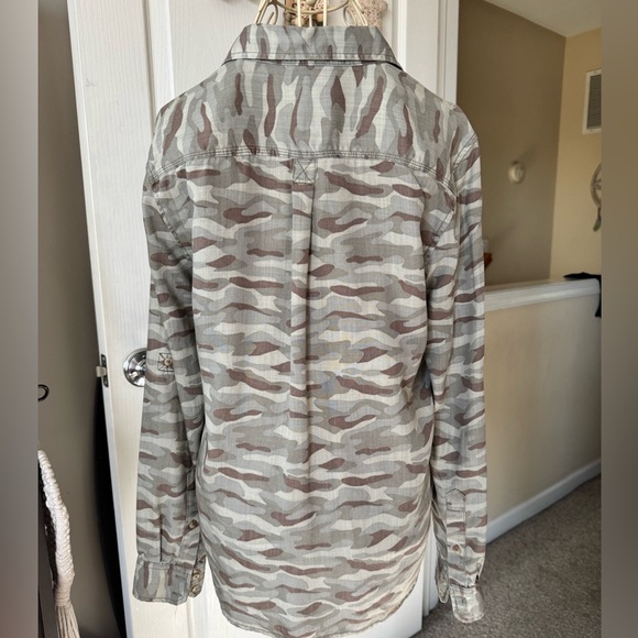 Button-Up - Picture 3 of 5